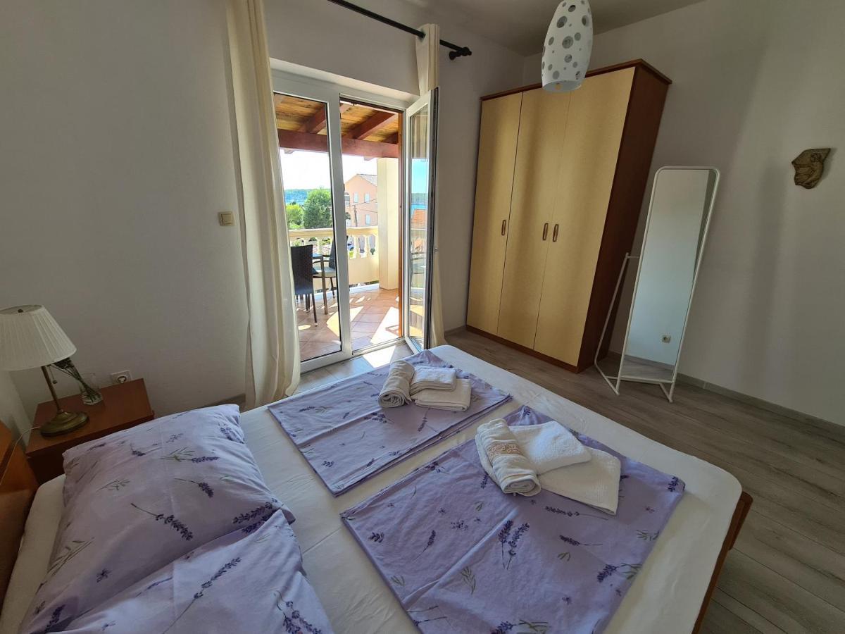 Apartman Karmen Barbat na Rabu ภายนอก รูปภาพ