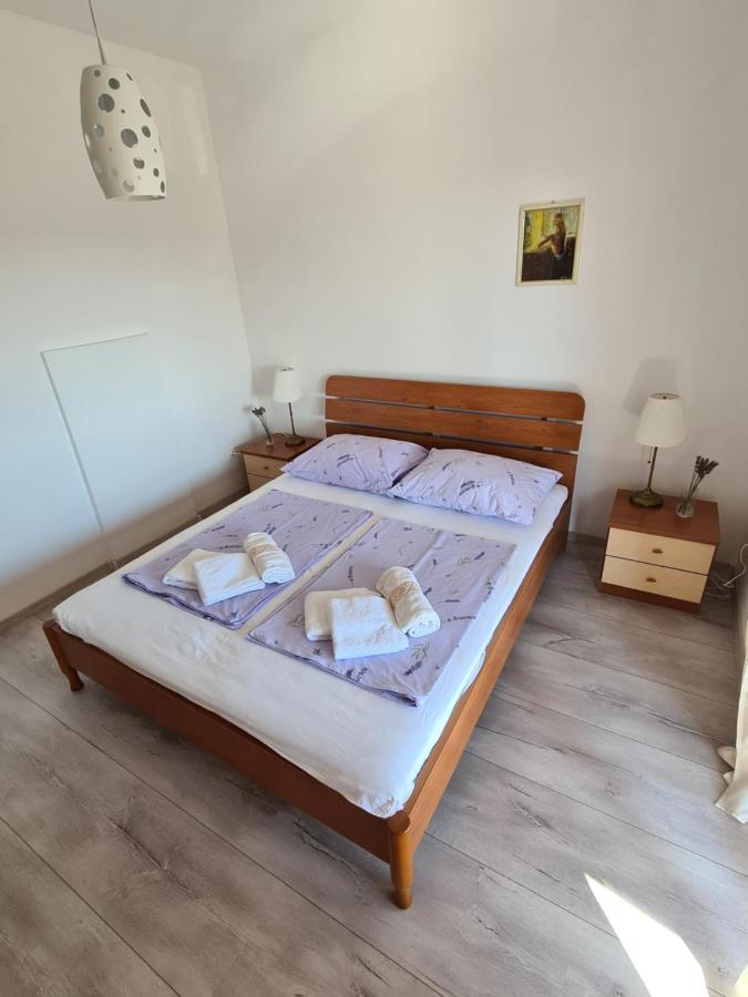 Apartman Karmen Barbat na Rabu ภายนอก รูปภาพ