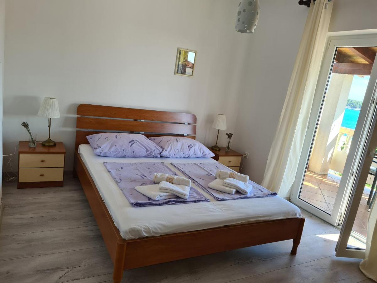 Apartman Karmen Barbat na Rabu ภายนอก รูปภาพ
